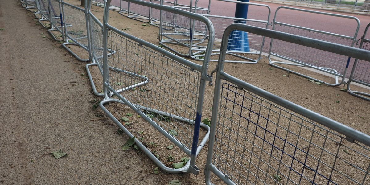 How Temporary Fencing and Portable Toilet Rentals Support Better Site Management